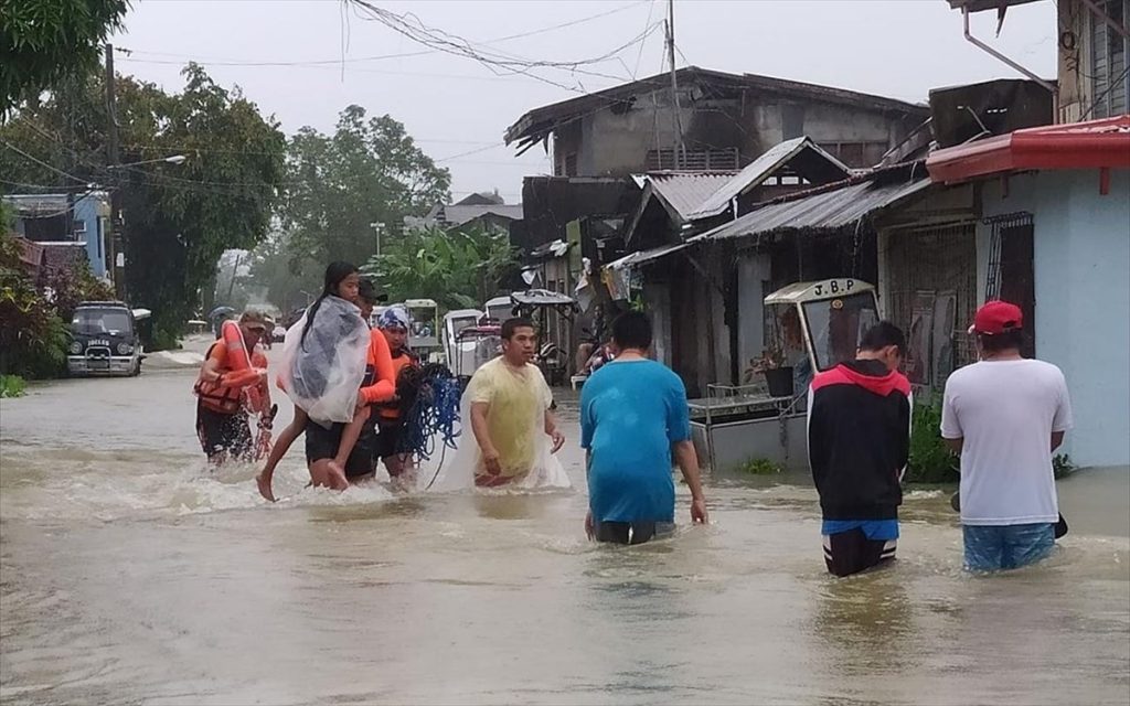 Η καταιγίδα Μέγκι «σάρωσε» τις Φιλιππίνες: 28 οι νεκροί – Φόβοι για παγιδευμένους στις λάσπες (βίντεο)