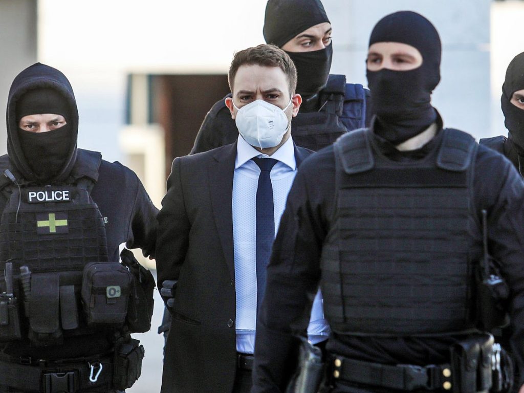 Γλυκά Νερά – Η κατάθεση του αστυνομικού: «Ο Μπάμπης ρωτούσε τη νεκρή Καρολάιν “αγάπη μου είσαι καλά;”»