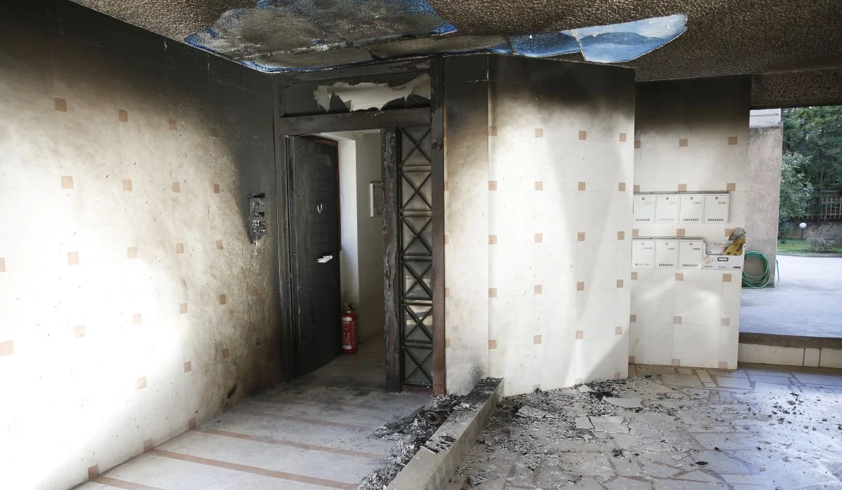 Έκρηξη στο Χαλάνδρι: Εικόνες από τις ζημιές στην πολυκατοικία