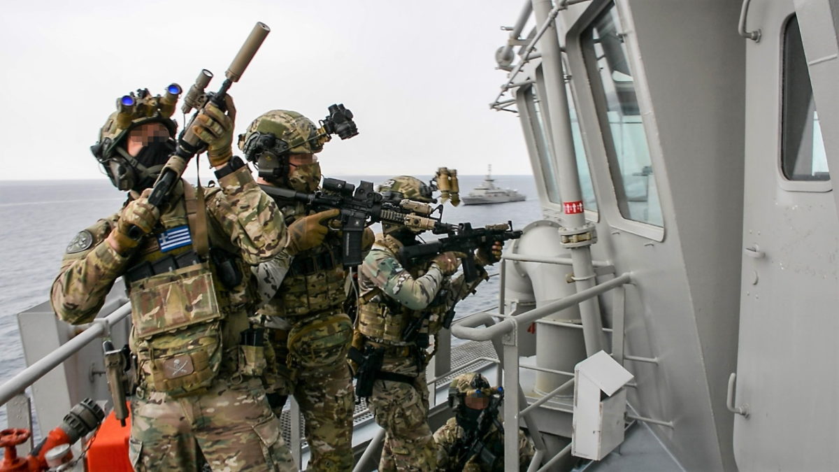 Για ακόμα μια φορά οι Έλληνες βατραχάνθρωποι έκλεψαν τις εντυπώσεις (βίντεο)