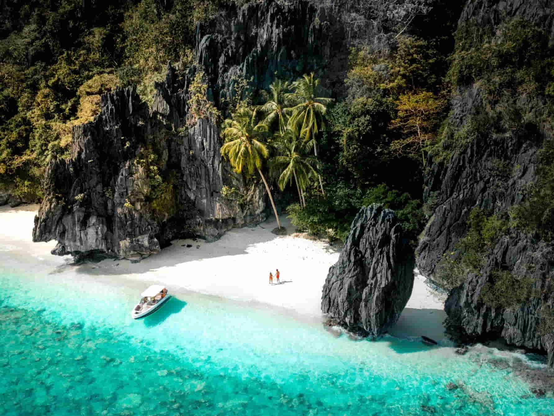 Κι όμως για να γυρίσεις όλα τα νησιά αυτής της χώρας χρειάζεσαι… σχεδόν 21 χρόνια