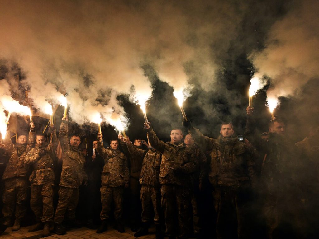 Τι συνδέει τον Β.Ζελέσνκι με το νεοναζιστικό Τάγμα Αζόφ; – Έχουν τον ίδιο χορηγό – Τον ολιγάρχη Ι.Κολομόισκι