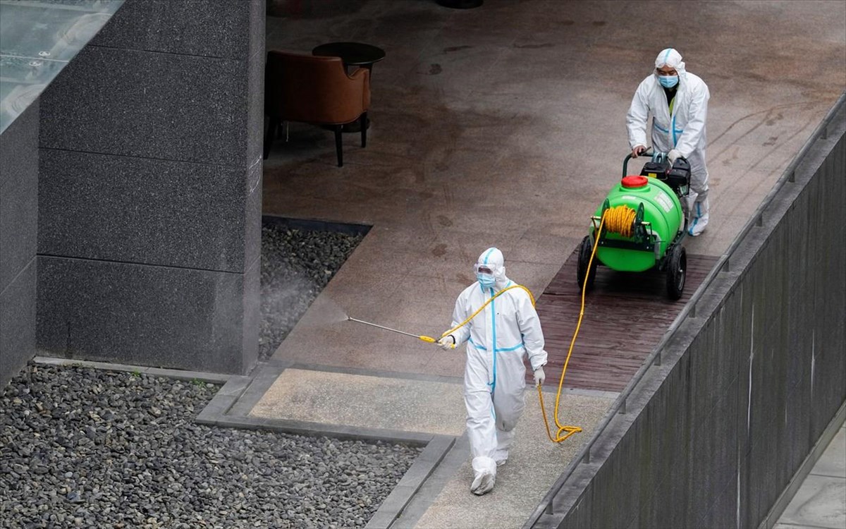 Σοκ στην Σανγκάη: Αρπάζουν πολίτη μέσα από το σπίτι του για να τον πάνε σε στρατόπεδα καραντίνας! (βίντεο)