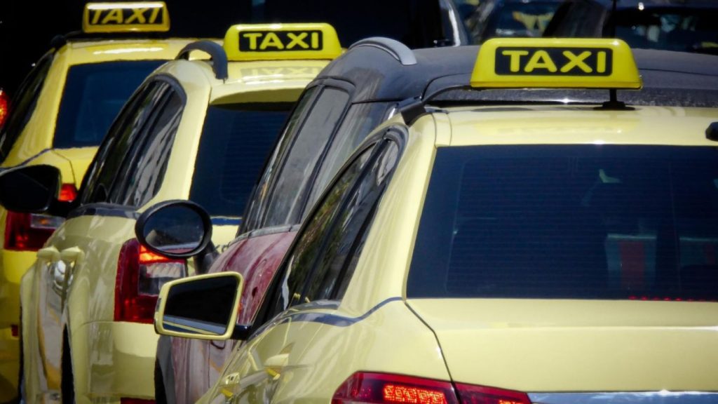 Ταξί – Επιδότηση 200 ευρώ: Δικαιούχοι και προϋποθέσεις – Πώς θα υποβάλλετε την αίτησή σας