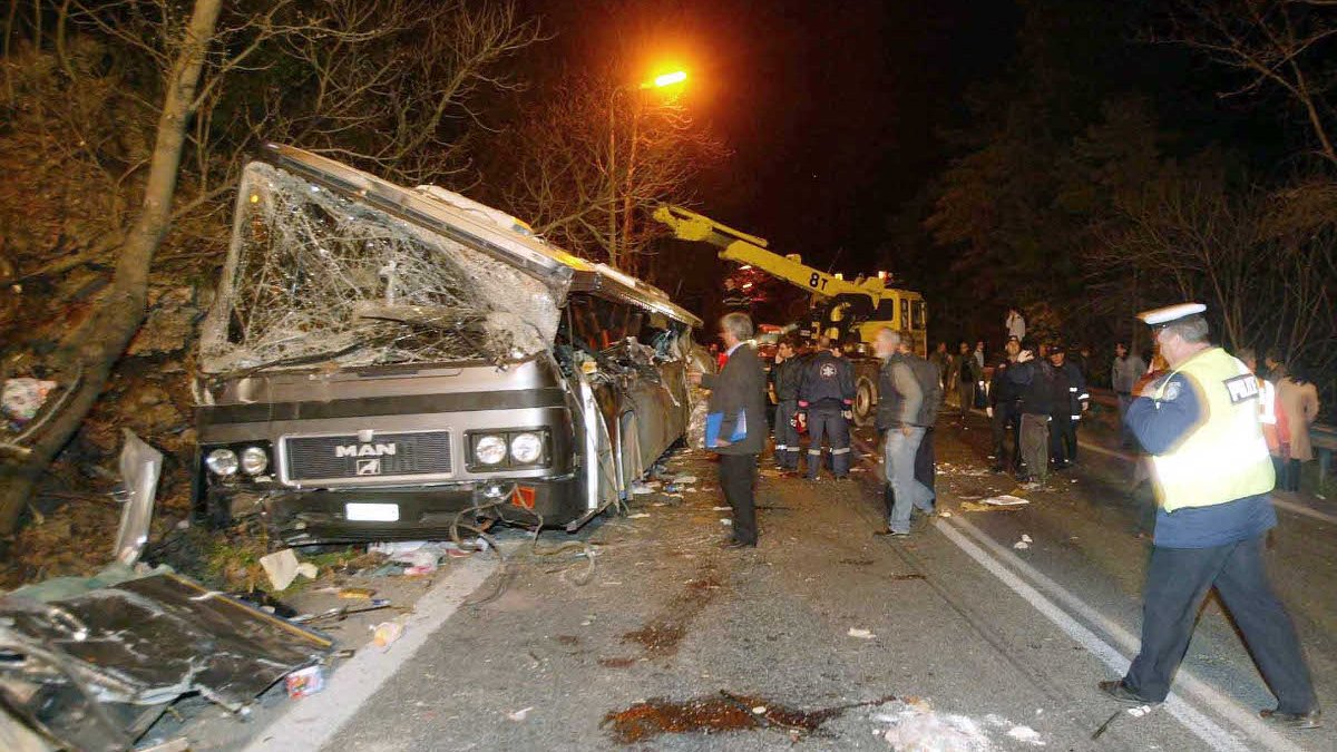 Σαν σήμερα πριν από 19 χρόνια η τραγωδία με τους 21 νεκρούς μαθητές στα Τέμπη (βίντεο)