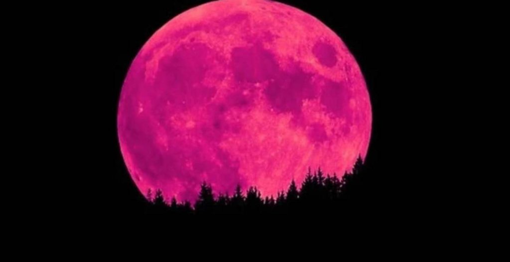 Πανσέληνος Απριλίου: Γιατί ονομάζεται «Ροζ Φεγγάρι» – Πώς θα επηρεάσει το κάθε ζώδιο
