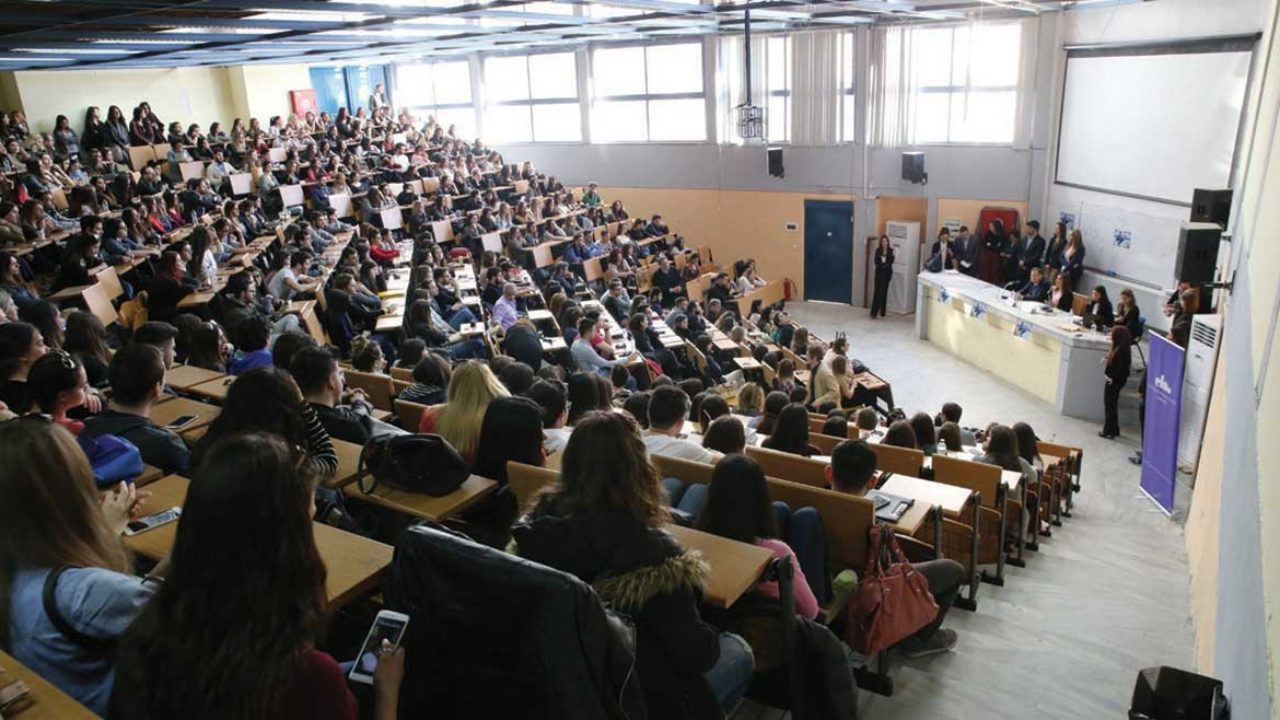 Συνεχίζει την ιδιωτικοποίηση της παιδείας ο Κ.Μητσοτάκης: Καταργεί τα δωρεάν συγγράμματα στα πανεπιστήμια