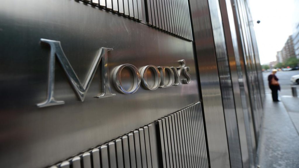 Moody’s Analytics: «Ζοφερές» προβλέψεις για υψηλό πληθωρισμό και το 2023 λόγω κυρώσεων στη Ρωσία