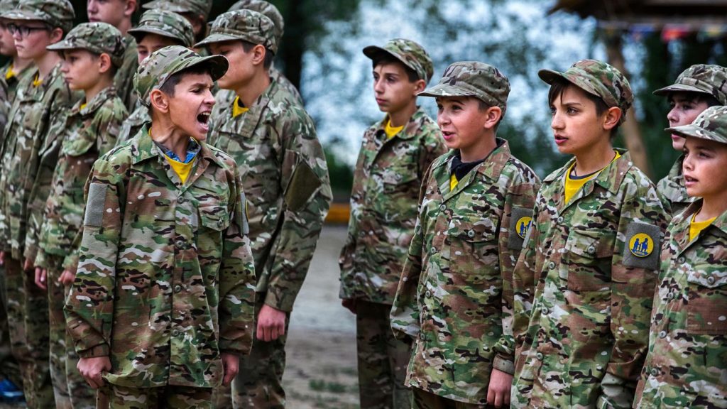 Bίντεο: Οι Ουκρανοί χρησιμοποιούν παιδιά στα πεδία των μαχών