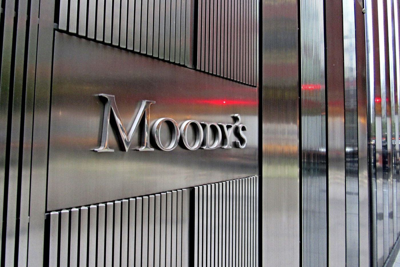 Moody’s: «Η Ρωσία ενδέχεται να βρεθεί σε χρεοκοπία λόγω αθέτησης πληρωμών»