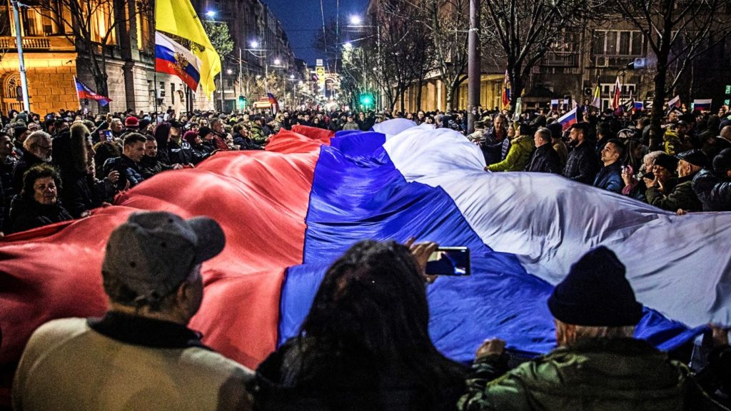 Βίντεο: Χιλιάδες Σέρβοι διαδήλωσαν κατά της αποβολής της Ρωσίας από το Συμβούλιο Ανθρωπίνων Δικαιωμάτων