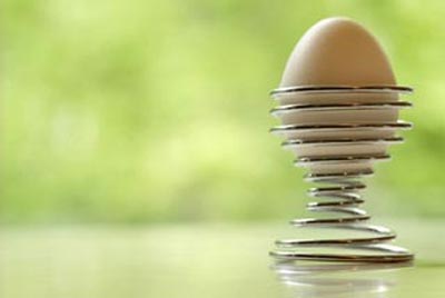 Πείραμα… χημείας: Τι παθαίνει ένα αβγό στο ξίδι;