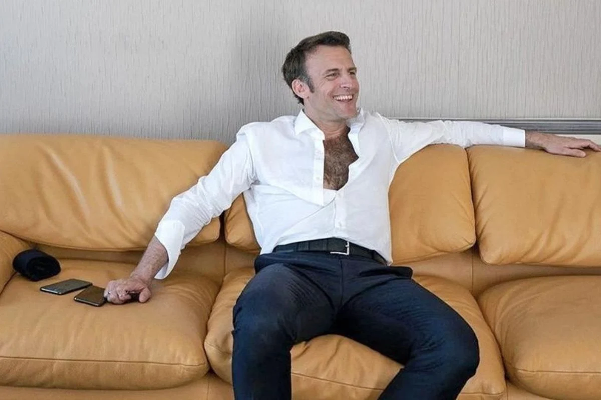 Χαμός στο Twitter με το δασύτριχο στήθος του Ε.Μακρόν: Πώς το σχολίασαν οι χρήστες;