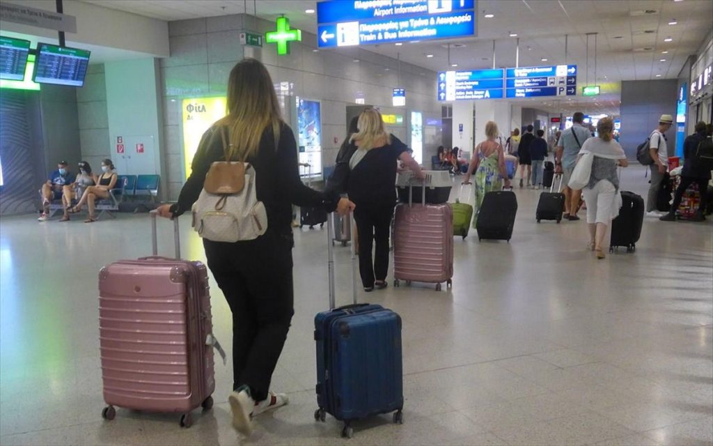 CDC: Η Ελλάδα βγήκε από την «κόκκινη λίστα» – Ανήκει πλέον στους ασφαλείς προορισμούς