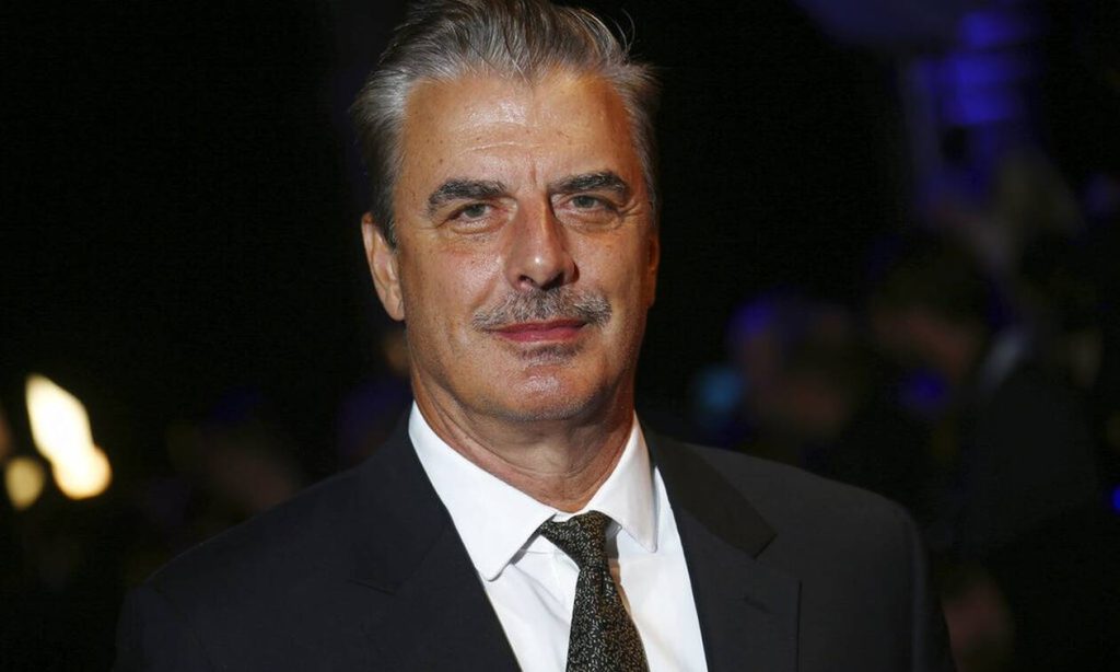 O Κρις Νοθ απειλεί ότι θα αποκαλύψει πράγματα που συνέβησαν πίσω από τις κάμερες μετά το σεξουαλικό σκάνδαλο