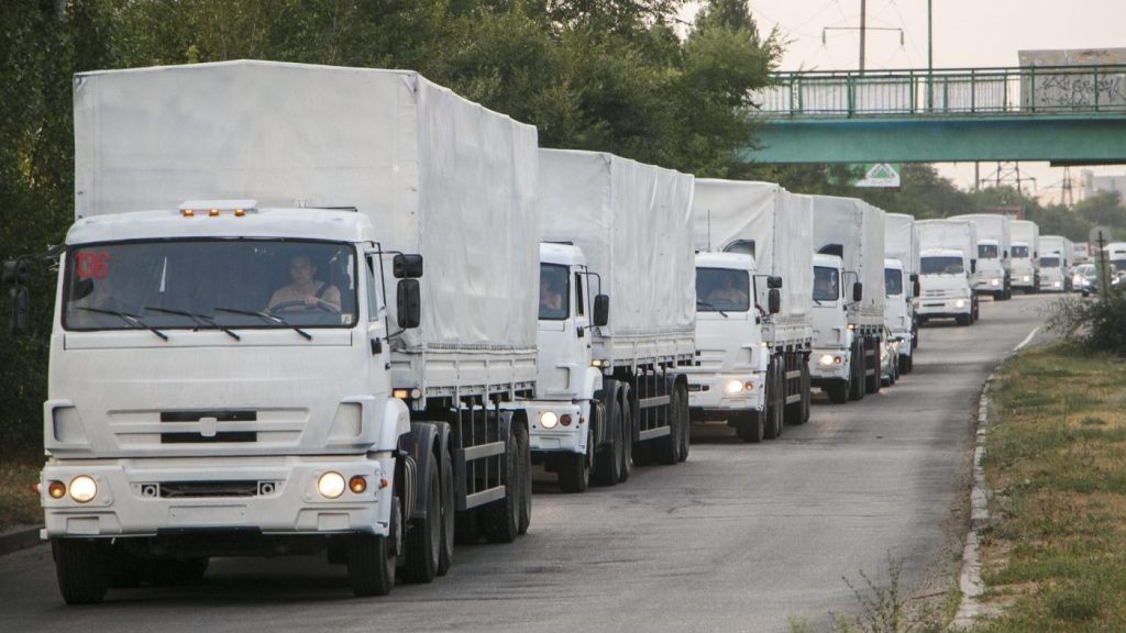 Ουκρανοί επιτίθενται σε απροστάτευτη ρωσική ανθρωπιστική αποστολή! (βίντεο)