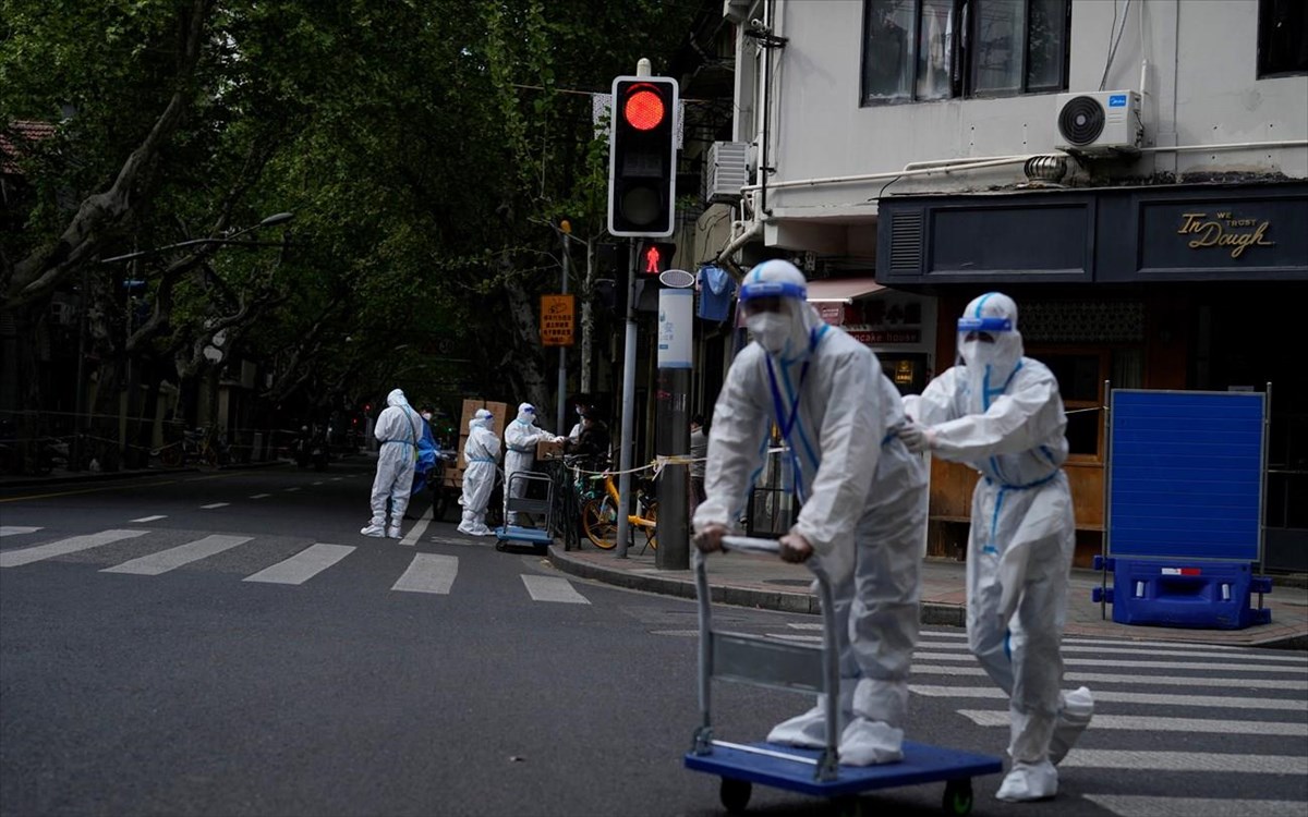 Καθηγητής Γαλιατσάτος για Σανγκάη: «Μήπως υπάρχει νέα μετάλλαξη και δε μας το λένε;»