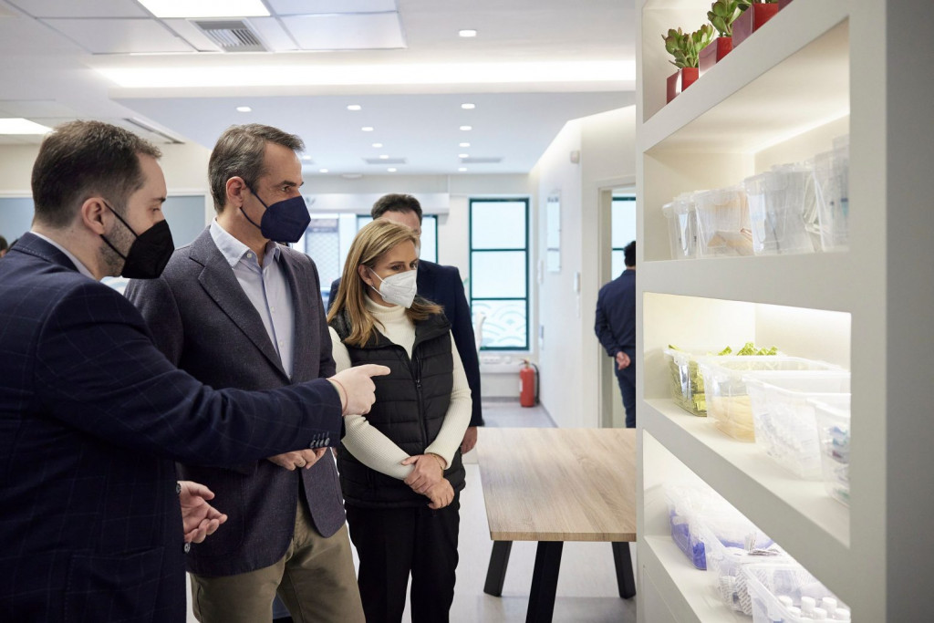 Τον πρώτο χώρο εποπτευόμενης χρήσης ναρκωτικών επισκέφθηκε ο Κ.Μητσοτάκης