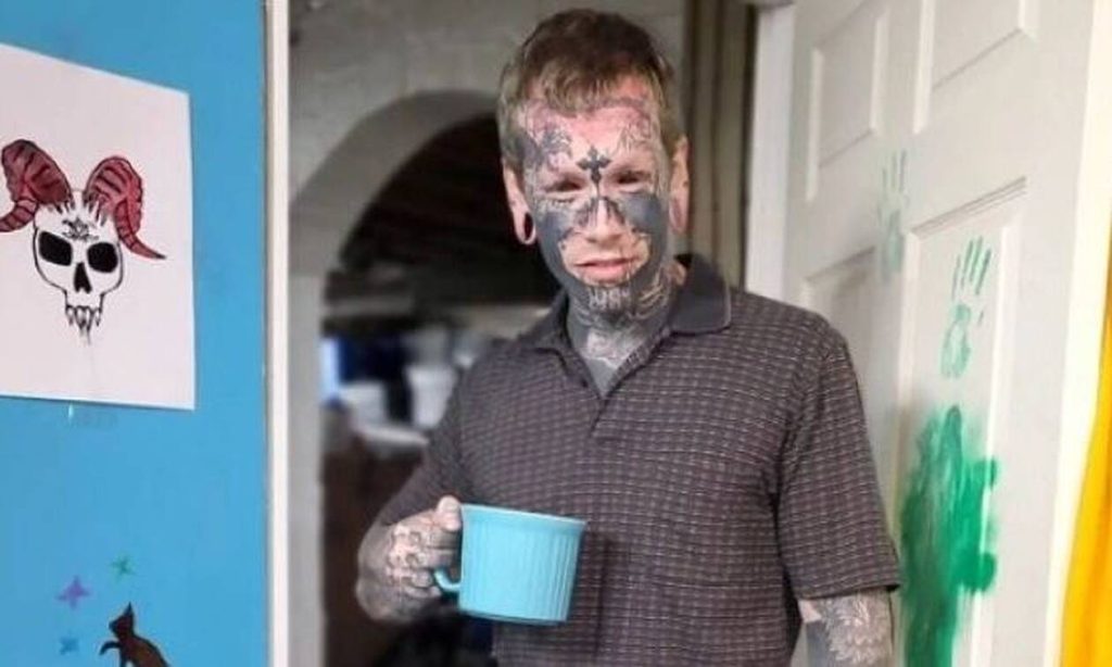 Άνδρας έχει πάνω από 200 τατουάζ στο σώμα του – Αποκαλύπτει ποιο σημείο πονάει πιο πολύ!