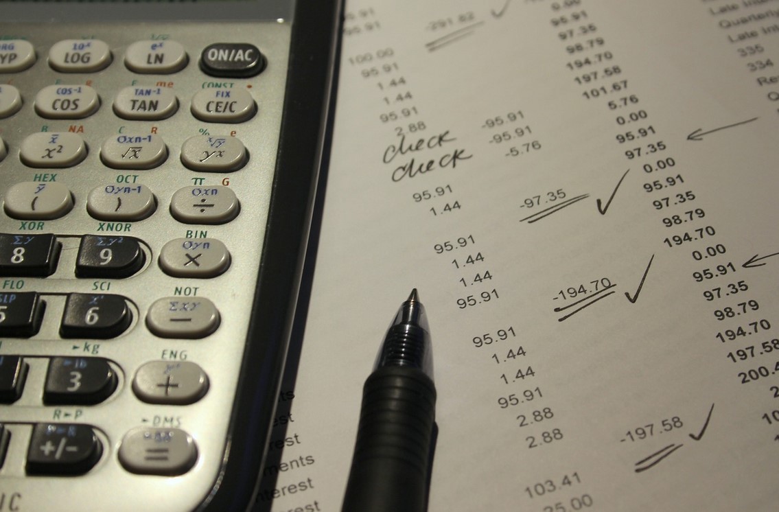 Φορολογικά «πιστοποιητικά»: Ποιες επιχειρήσεις θα παίρνουν άμεσα τα χρήματα που διακινούνται χωρίς ελέγχους