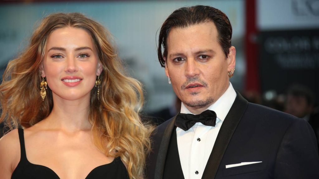 Τζόνι Ντεπ: «Νοσοκόμα έψαχνε στο διαλυμένο σπίτι το κομμένο του δάχτυλο μετά από καβγά» λέει ο γιατρός του