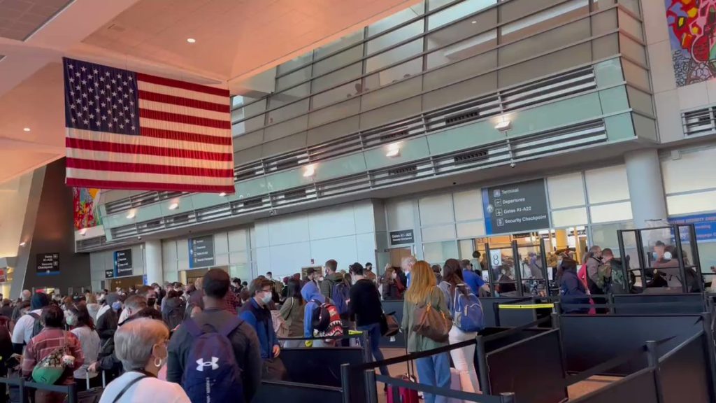 ΗΠΑ: Εκκενώθηκε το αεροδρόμιο της Βοστώνης για ένα… Playstation (βίντεο)