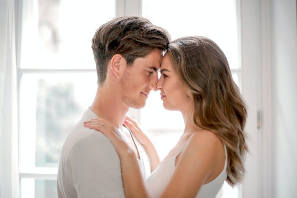 Αυτά είναι τα πέντε ζώδια που «κεραυνοβολιούνται» με την πρώτη ματιά