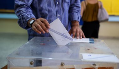 «Γκρεμίστηκαν» τα ποσοστά της ΝΔ: Και επίσημα στο 22-23% – Βουλευτές: «Πώς θα πάμε σε εκλογές;»