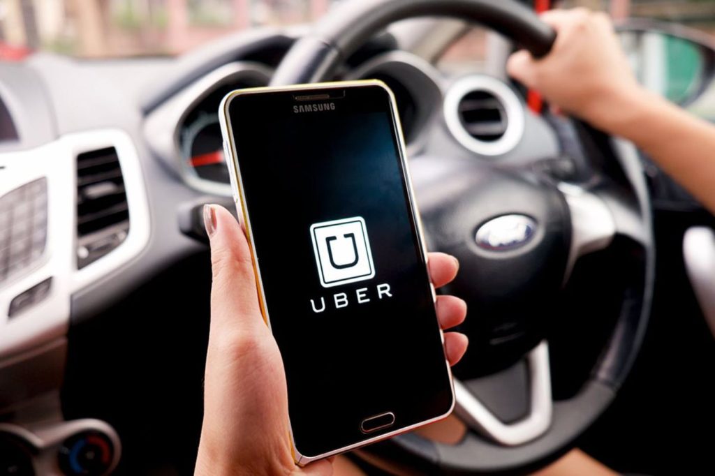ΗΠΑ: H Uber καταργεί την υποχρεωτική χρήση μάσκας για επιβάτες και οδηγούς