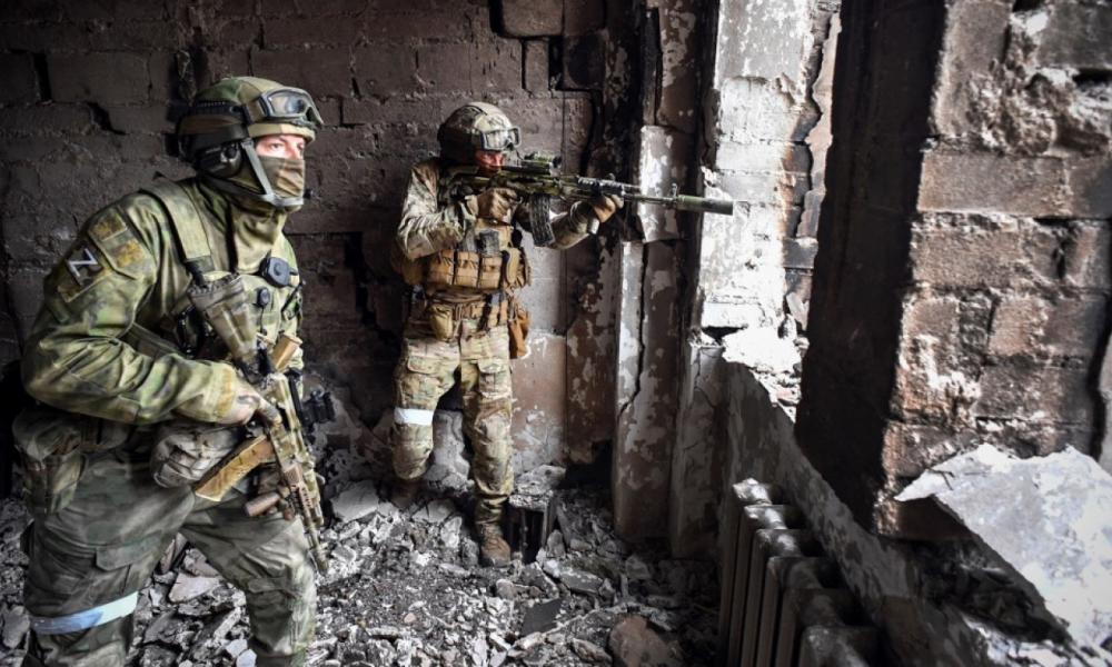 Αυτός είναι ο Ρώσος λοχαγός στην Μαριούπολη που βρίσκεται πάντα στην πρώτη γραμμή (βίντεο)