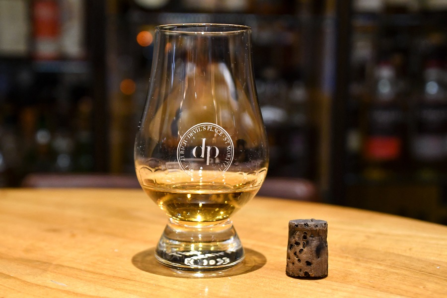 Εξαγριωμένος παππούς με την ακρίβεια: «25 ευρώ το ουίσκι; Χαίρετε!»