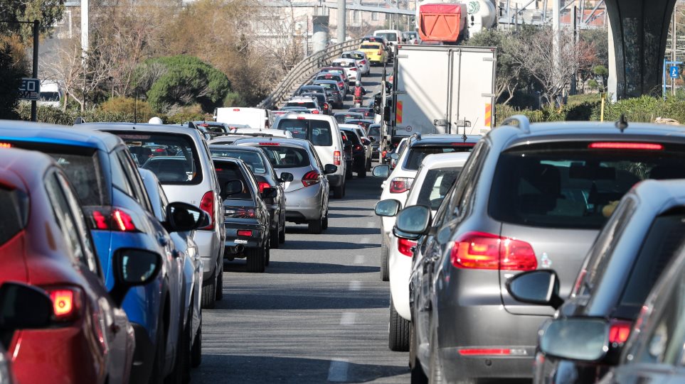 Κίνηση τώρα στην Αττική: Μπλοκαρίσματα στην έξοδο για Λαμία