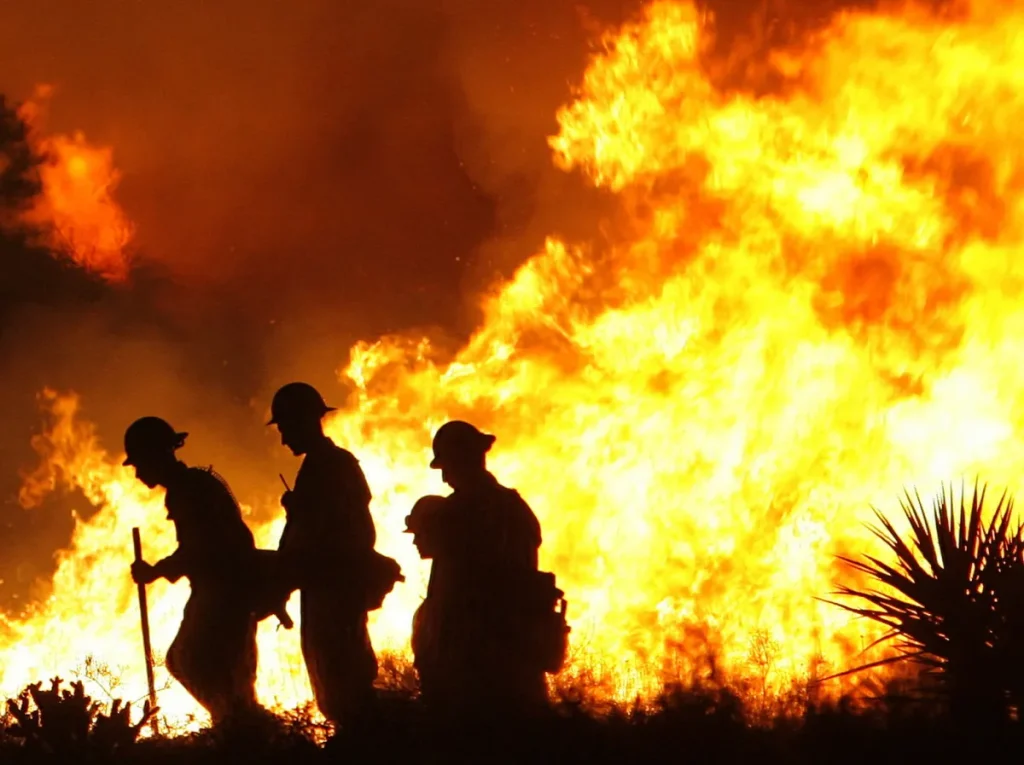 Συναγερμός στις ΗΠΑ: Τριπλασιάστηκε η πυρκαγιά στην Αριζόνα – Χιλιάδες πολίτες εγκαταλείπουν τα σπίτια τους