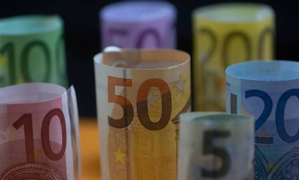 Ξεκίνησε η καταβολή του επιδόματος των 200 ευρώ στους συνταξιούχους – Ποιοι οι κόφτες