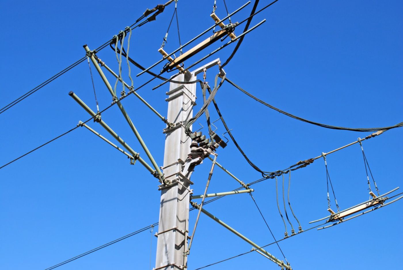 Ζευγολατιό: Ρομά επιχείρησαν να κλέψουν καλώδια ηλεκτροδότησης και τους «χτύπησε» το ρεύμα