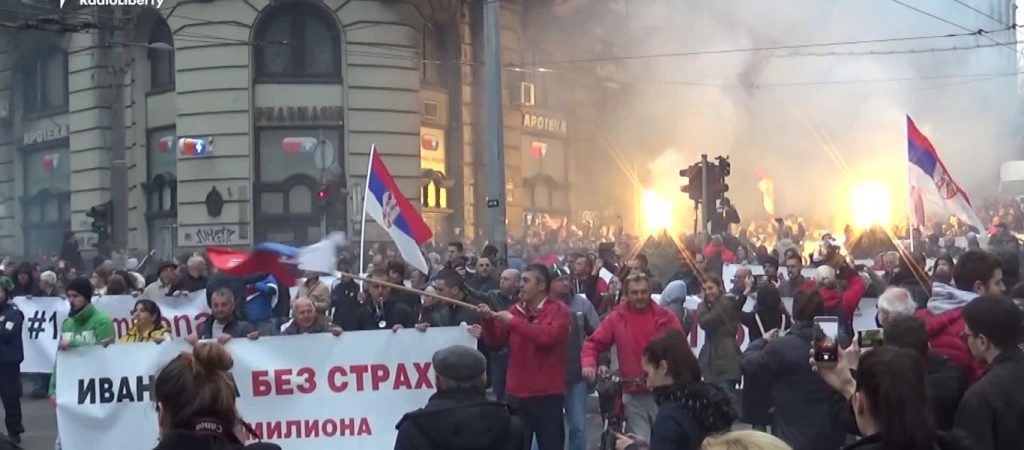 Oι Σέρβοι λένε «όχι» στις κυρώσεις κατά της Ρωσίας και στην ένταξη στην ΕΕ