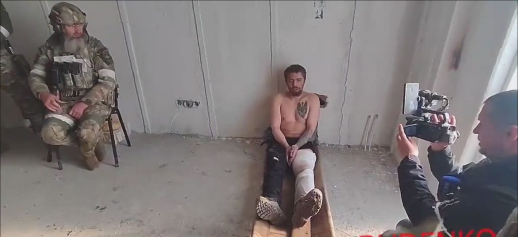Βίντεο: Ουκρανός υπερασπιστής του Azovstal πιάστηκε αιχμάλωτος από τους Τσετσένους