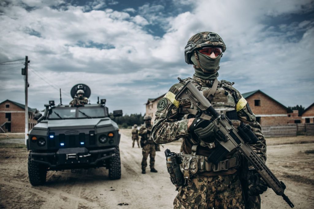 Κίεβο: Πολίτες έτοιμοι να λιντσάρουν Ουκρανό «εθνοφύλακα» – Έκλεψε κινητό τηλέφωνο