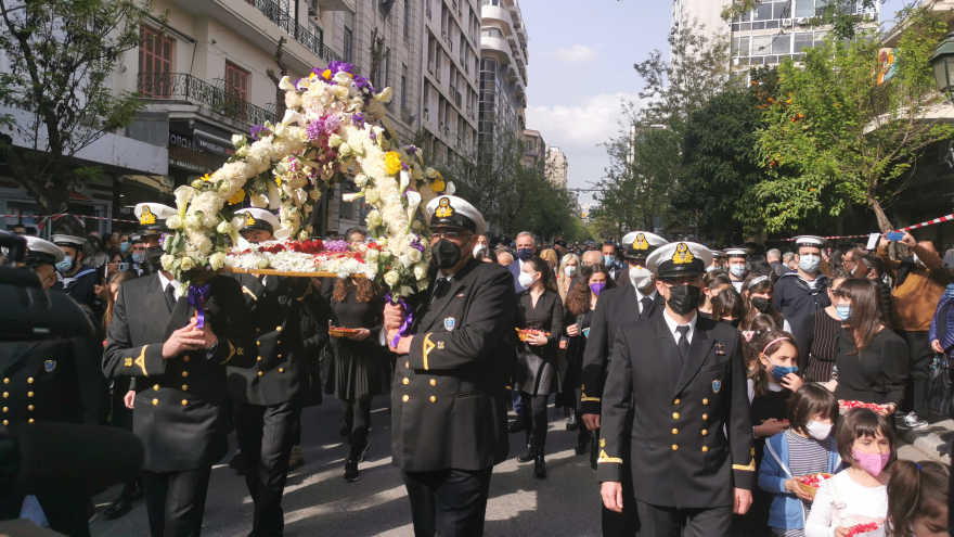 Ξεκίνησε η πένθιμη πομπή του πρώτου Επιταφίου στην Θεσσαλονίκη