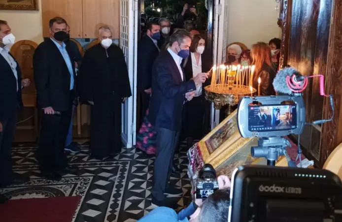 Στα Χανιά παρακολούθησε τον Επιτάφιο ο Κ.Μητσοτάκης (φώτο-βίντεο)