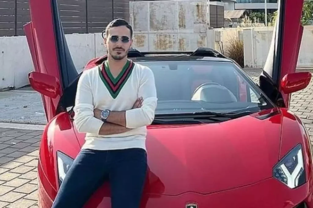 Απατεώνας Tinder: Οδηγούσε και με πλαστό δίπλωμα Maserati αξίας 80.000 λιρών