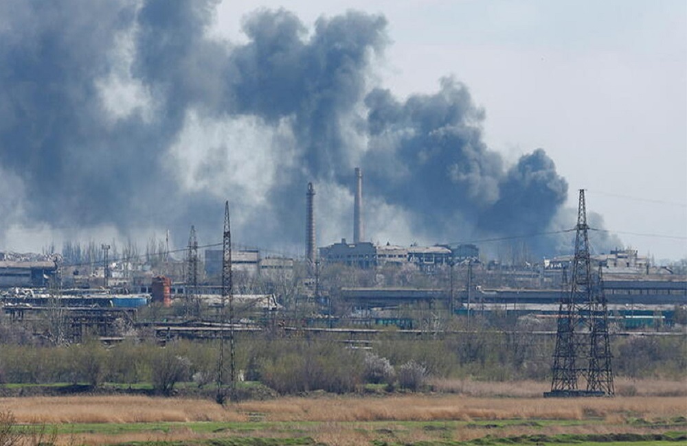 Κίεβο: «Οι Ρώσοι βομβαρδίζουν ξανά το εργοστάσιο Azovstal στη Μαριούπολη»