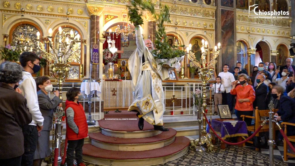 Εντυπωσιακή η πρώτη Ανάσταση στη Χίο – Με τον «ιπτάμενο» ιερέα (βίντεο)