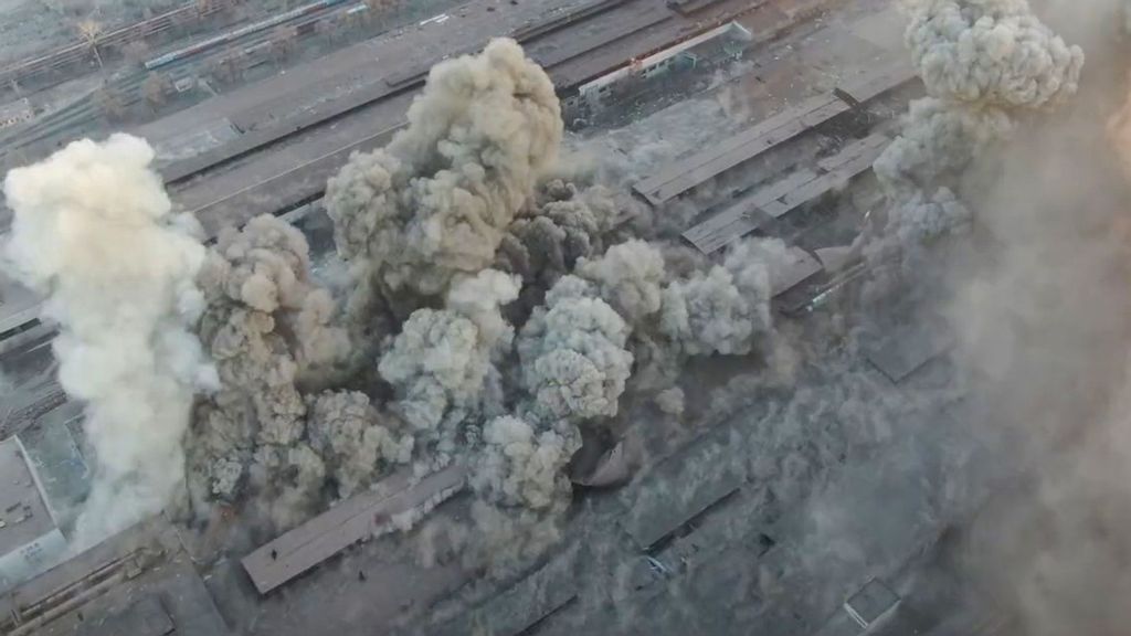 Bίντεο: Αντιαρματικός πύραυλος ανατινάζει ομάδα μαχητών του νεοναζιστικού τάγματος Αζόφ στην Μαριούπολη