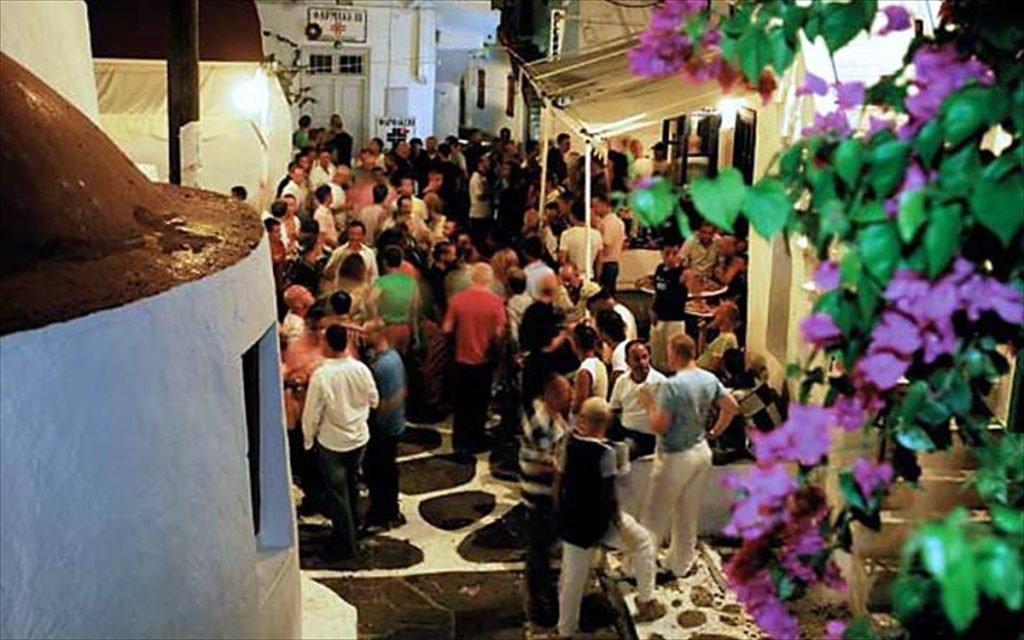 Πάσχα: «Βουλιάζει» από κόσμο η Μύκονος (βίντεο)