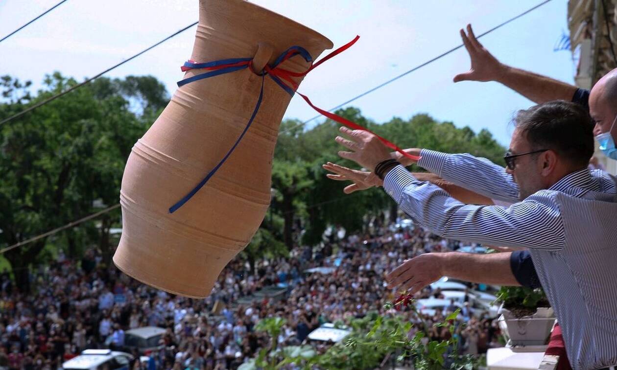 Κέρκυρα: Δείτε live τη λιτανεία του Επιταφίου και το έθιμο των μπότηδων