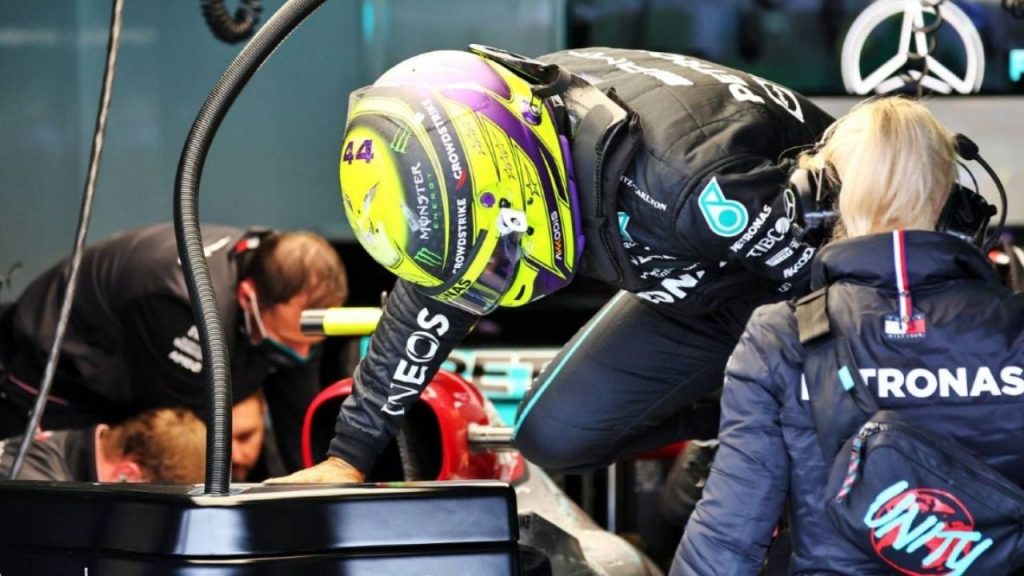 Formula 1: Ο Τ.Βολφ τα «έψαλε» στον Λ.Χάμιλτον μετά τον αποκλεισμό από το Q3 (βίντεο)