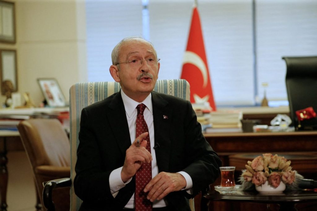 Τουρκία: O Κ.Κιλιτσντάρογλου ανακοίνωσε ότι δεν θα πληρώσει το ρεύμα και του το έκοψαν