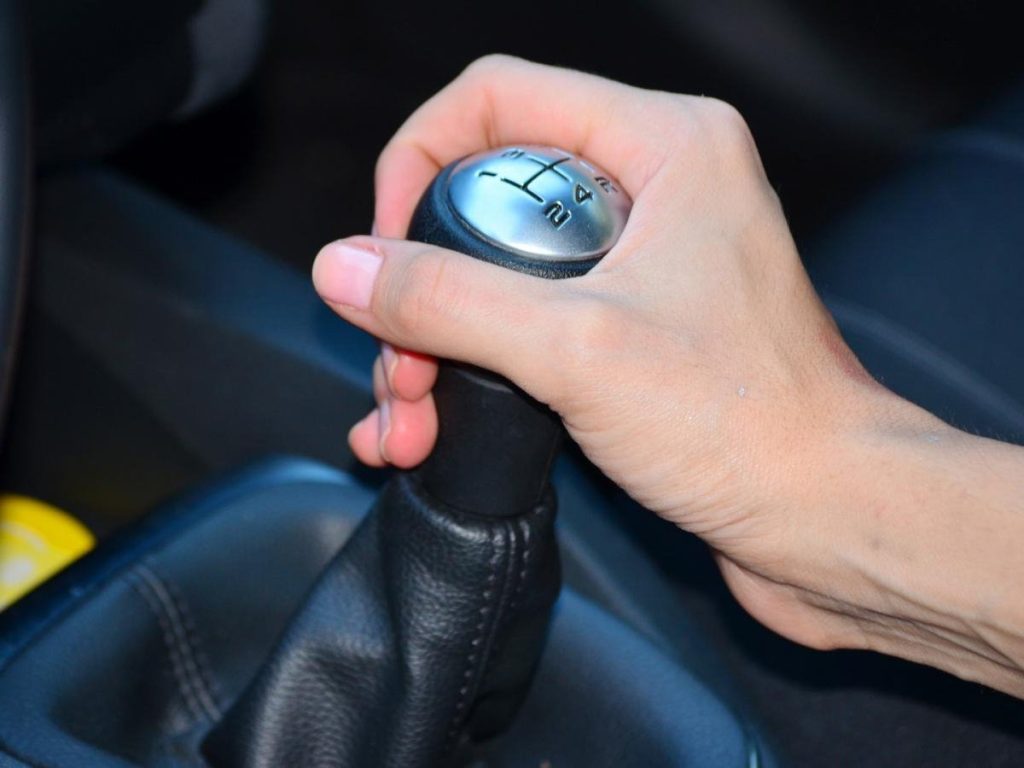 Έχετε αναρωτηθεί; – Τι θα συμβεί αν βάλετε όπισθεν ενώ κινείστε; (βίντεο)