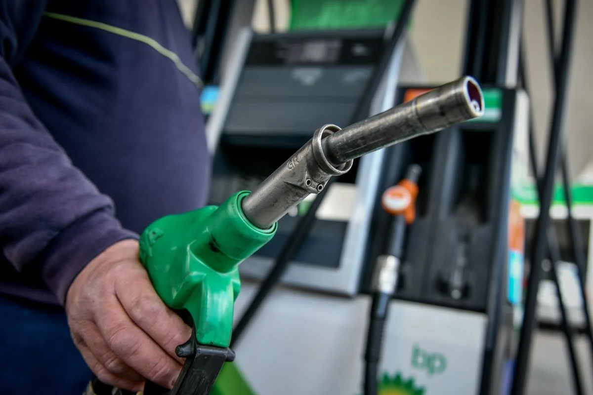 Επίδομα βενζίνης: Ανοίγει αύριο η πλατφόρμα για τις αιτήσεις – Βήμα βήμα η διαδικασία